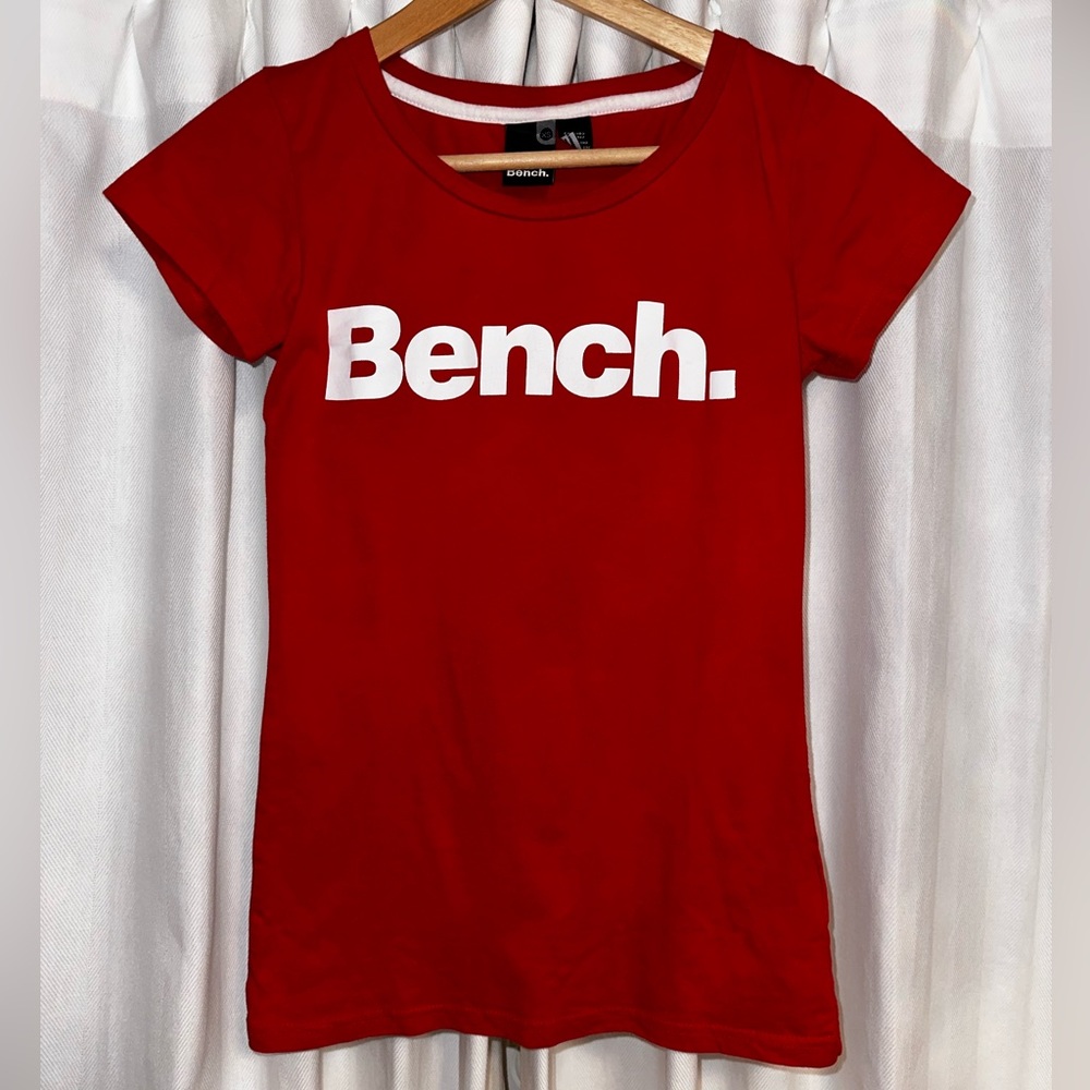 Bench Red Logo Classic Fit T-Shirt Short Sleeve Size XS Excellent Condition
